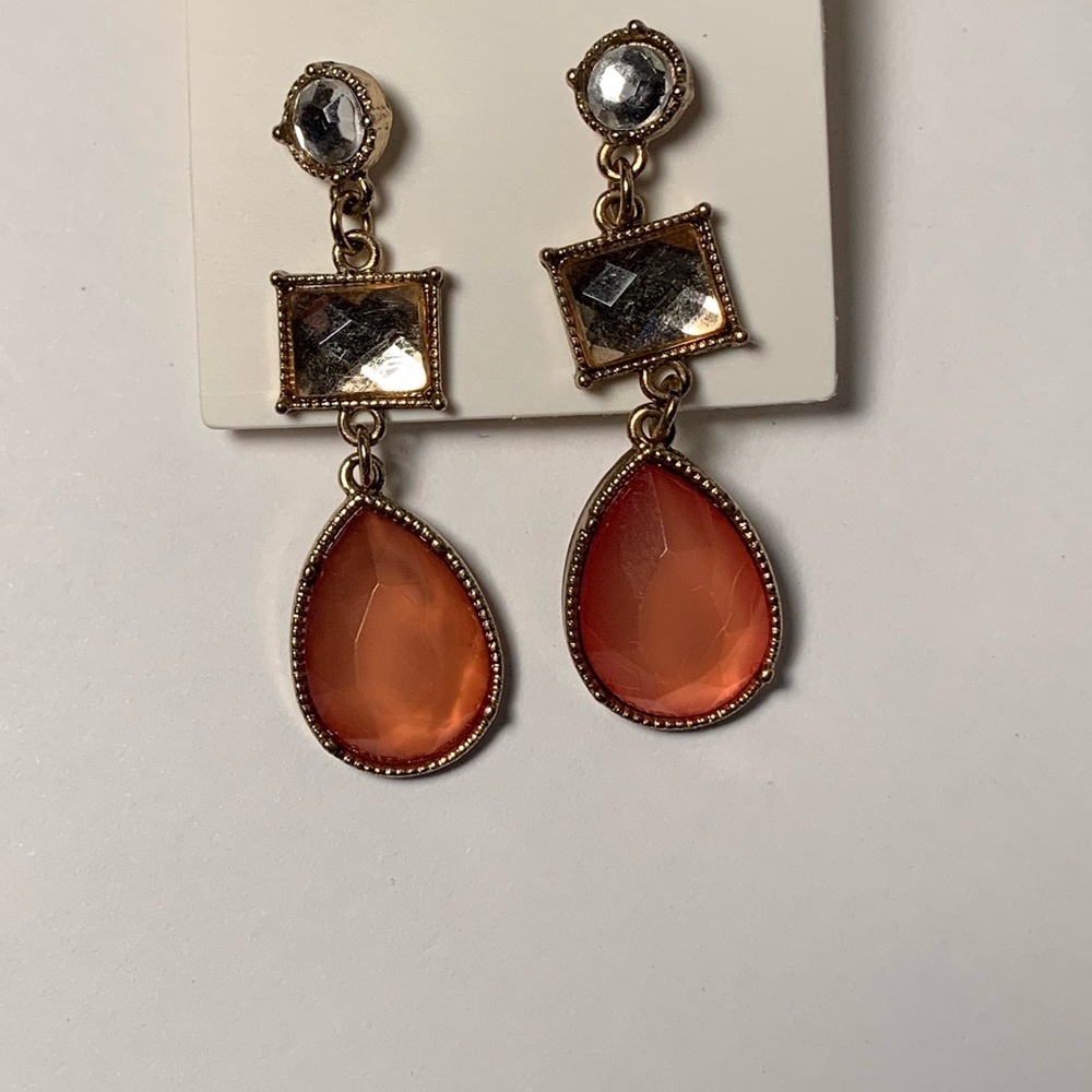 Drop earrings with pink jewel